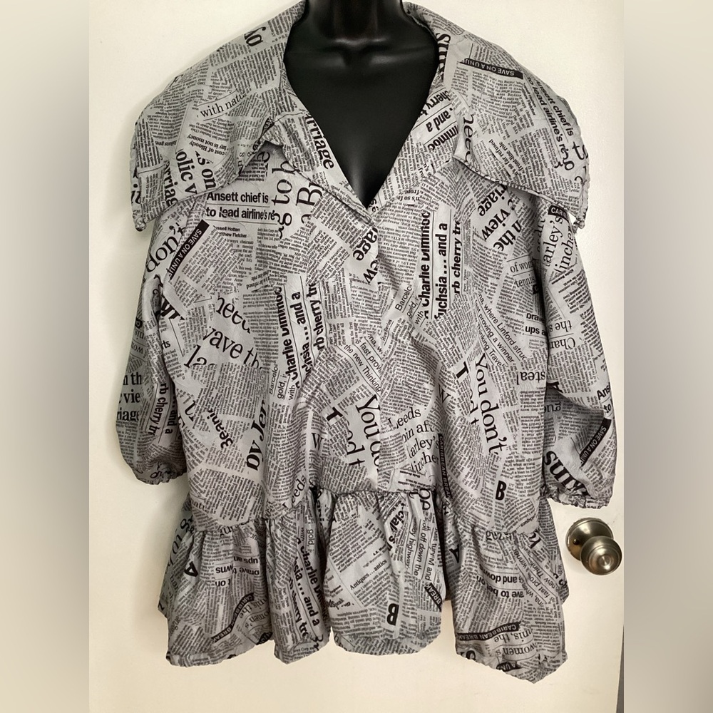 Stylish Gray Newspaper Print Cape L